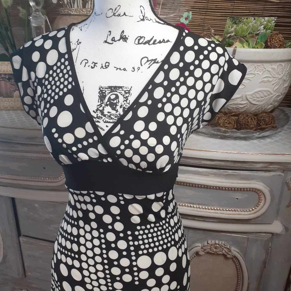 🌟5for25🌟B & W polka dot dress